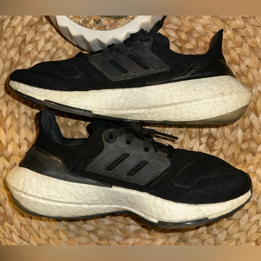 UEC ADIDAS UltraBoost 21 'Core Black Size 6 Big Kid